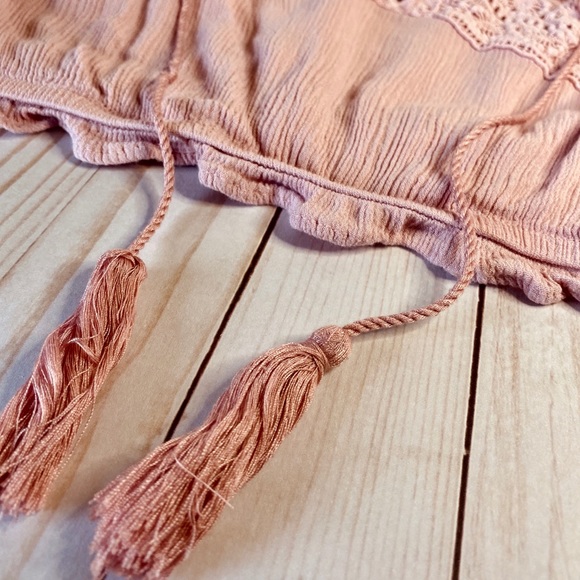 Pink Ruffled Crop Top✨ - Picture 3 of 9